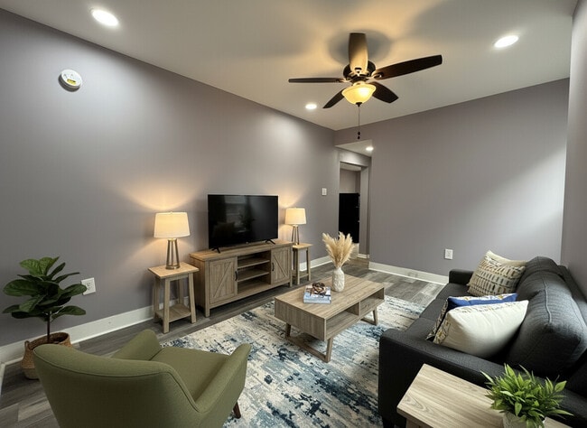 Building Photo - 347 Kerlin St Unit 3