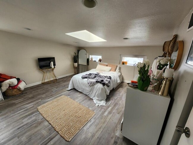 Photo - 2348 Wheeler St