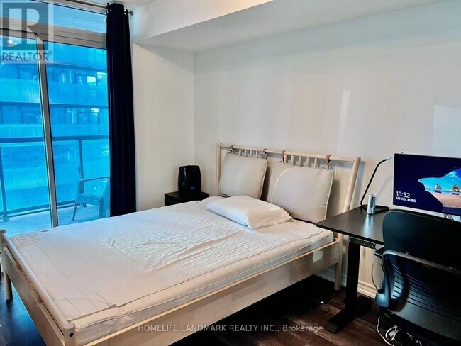 Photo - 19 Grand Trunk Crescent Unit 2107
