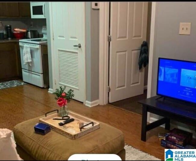 Building Photo - 526 18th St