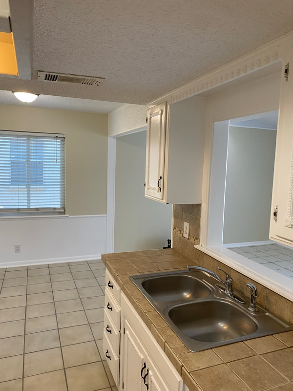 Building Photo - 2709 Shawn Dr