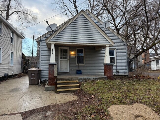 Building Photo - 123 Adelaide St