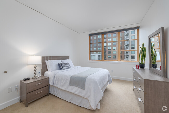 1BR, 1BA - 731SF - Burlington Tower Apartments