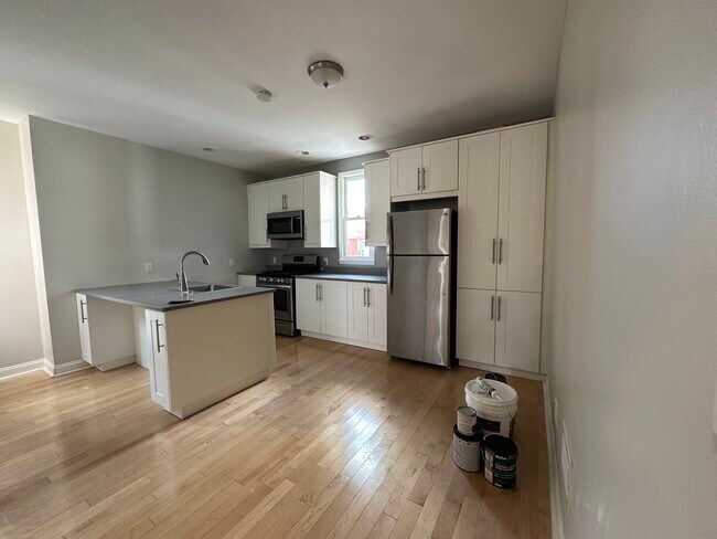 Kitchen - 1 - 836 Western Ave