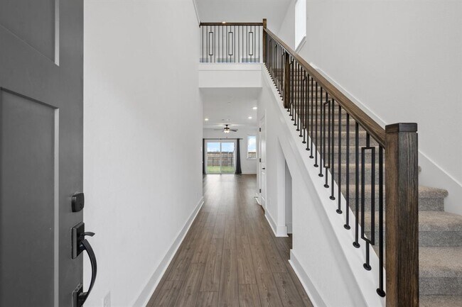 Photo - 2568 Jack Nora Wy