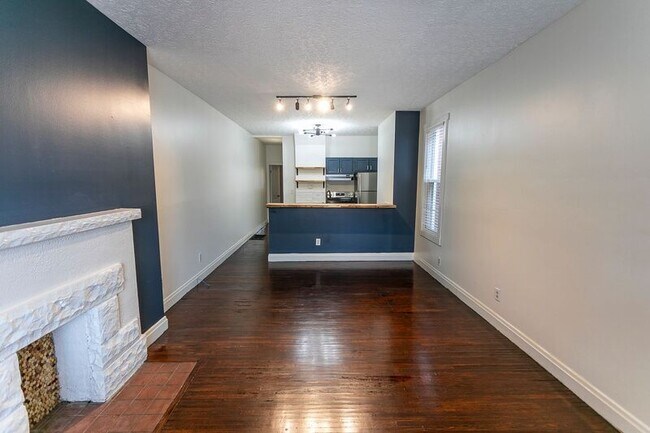 Building Photo - 287 E Whittier St Rental