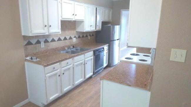 Photo - 2429 Miramar Ct Unit 2429