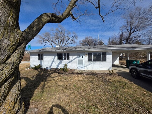 Building Photo - LIMITED TIME**1/2 OFF DEPOSIT**