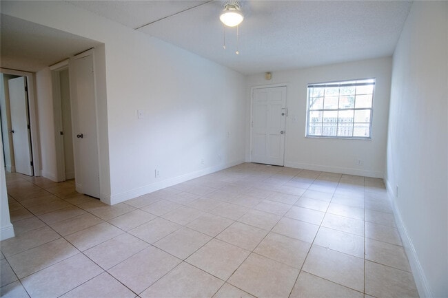 Photo - 1505 SW 2nd St Unidad 105