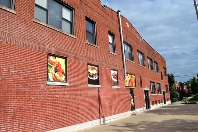 Building Photo - 4349 N Spaulding Ave Unit 2 Rental