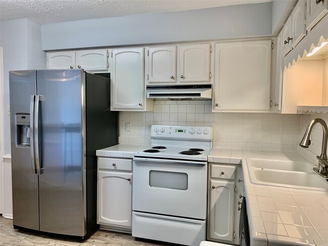 Building Photo - 374 N Post Oak Ln Rental