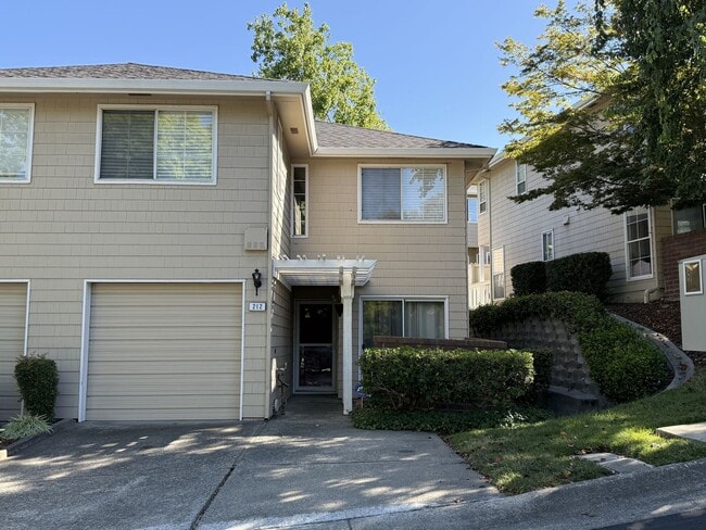 Building Photo - Beautiful 3-Bedroom Condo with Private Out...