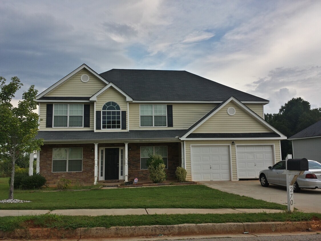 Impressive 4 bedroom and 3 bath home! - Impressive 4 bedroom and 3 bath home!