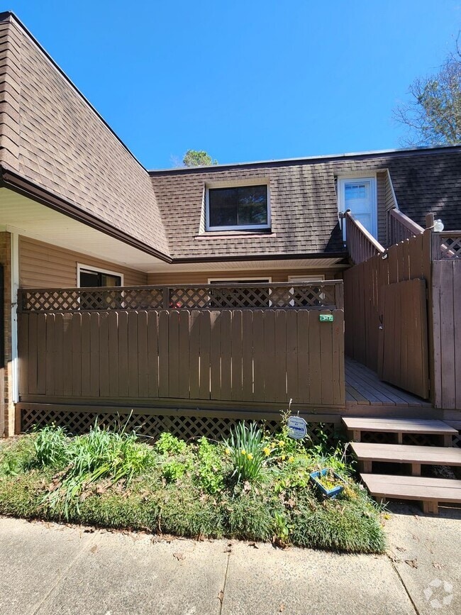 Building Photo - Chapel Hill / Finley Forest Townhouse AVAIL Unit 347 Summerwalk Circle