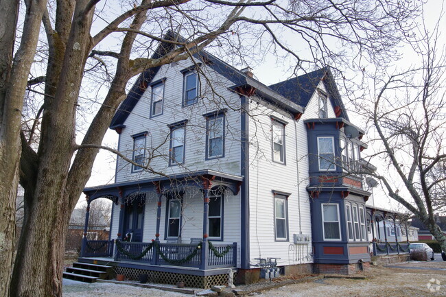 Building Photo - 179 Main St Unit 3 Rental