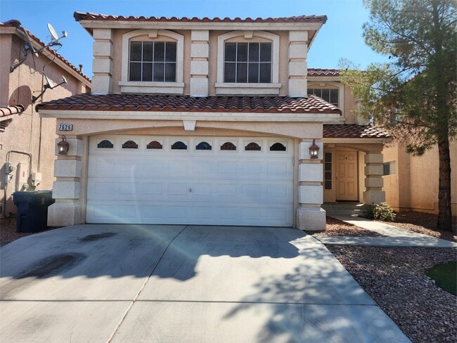 3-Bed, 2.5-Bath Pet-Friendly Home with Fen... - 3-Bed, 2.5-Bath Pet-Friendly Home with Fen...