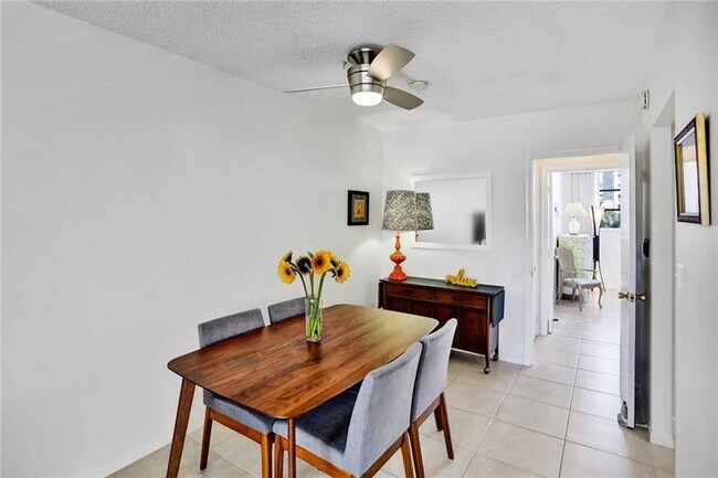 Photo - 101 N Birch Rd Unidad 504