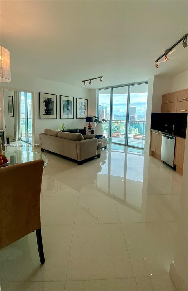 Building Photo - 350 S Miami Ave Unit 3813