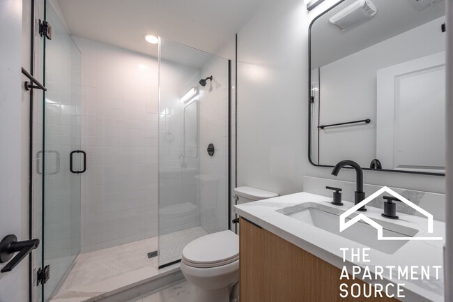 Photo - 3124 W Logan Blvd Unidad 1R