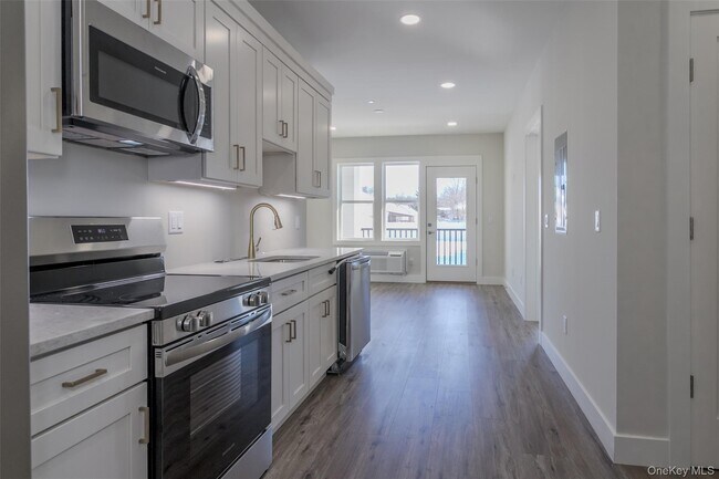 Photo - 124 S Main St