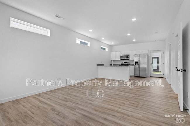 Photo - 940 Illinois Ave