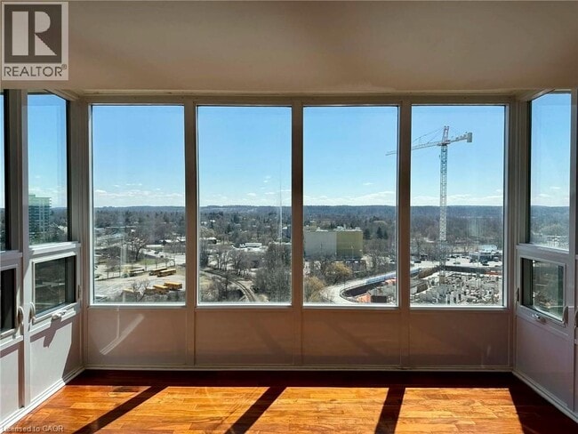 Photo - 237 King St W Unit 810