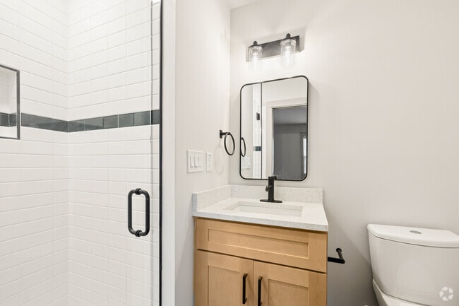 D9 - 2BR, 2.5BA - 977SF - Primary Bathroom