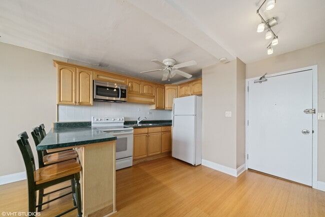 Photo - 1455 N Sandburg Terrace Unit 2107