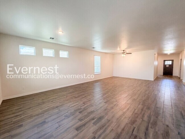 Photo - 2231 Hornbeam St