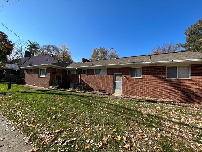 Building Photo - 83 W Dodridge St Unit 83