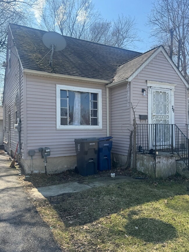 Photo - 711 W Dewey St