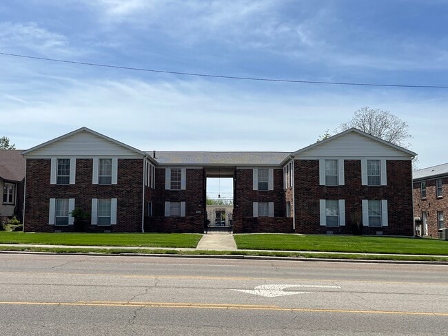 Photo - 8612 W Main St Apartamentos Unidad # 6 First floor  Age 55 and over