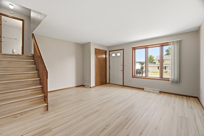 Photo - 1355 W Hiawatha Dr