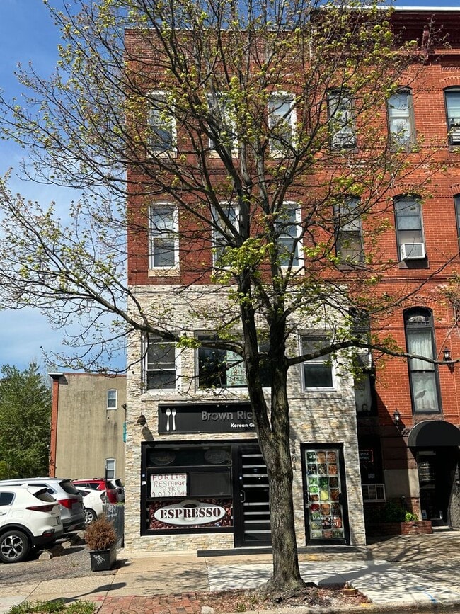 Building Photo - 2404 N Charles St Unit Apt. 2