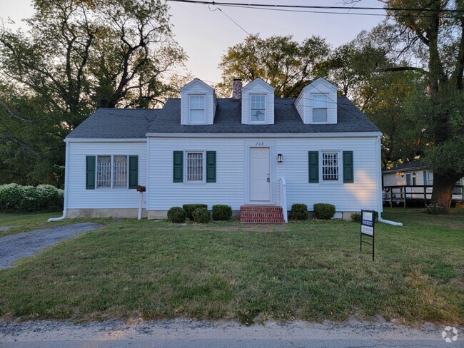 Building Photo - 708 Shiloh St Rental