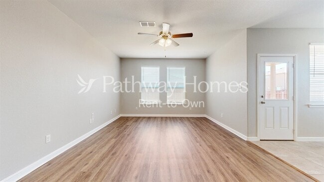 Photo - 1000 Meadow Scape Dr