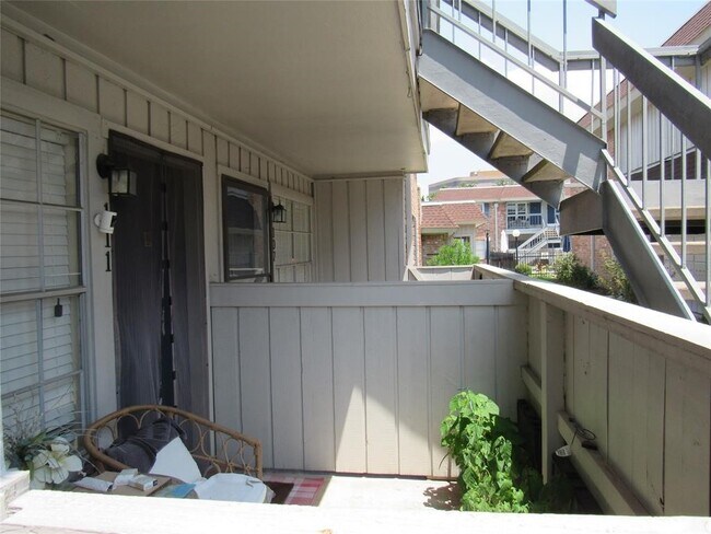 Photo - 2350 Bering Dr Unidad 111