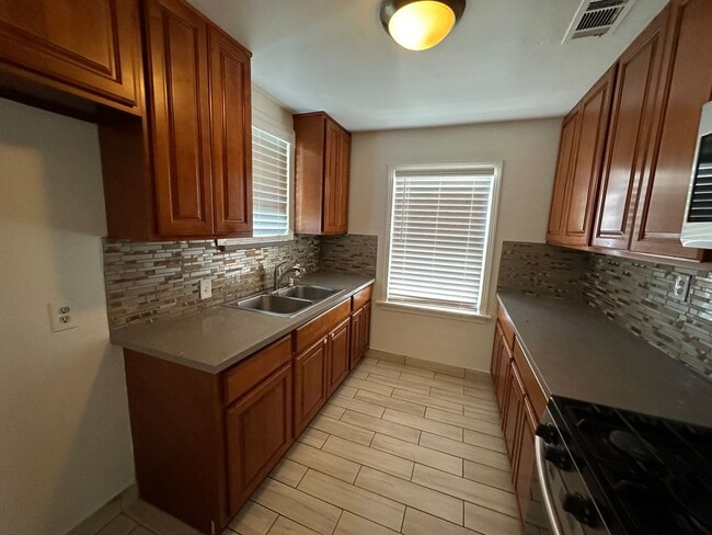 Photo - 1024 Jefferson Blvd