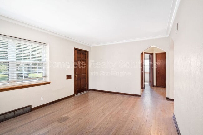 Photo - 5442 Bancroft Ave