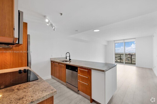 Building Photo - 185 SW 7th St Unit 2703 Rental