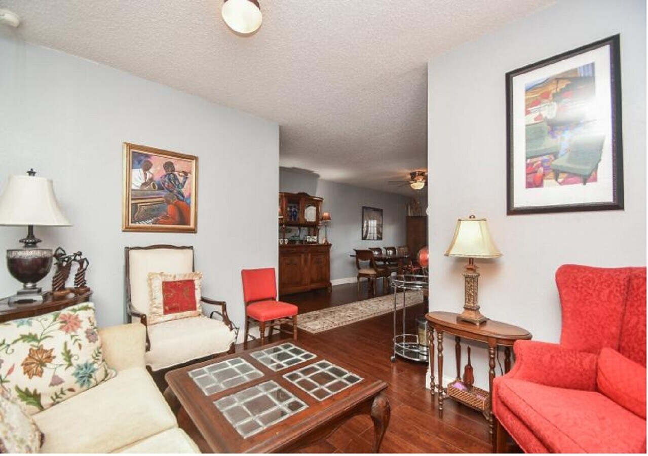 Photo - 2700 Bellefontaine Unit B9