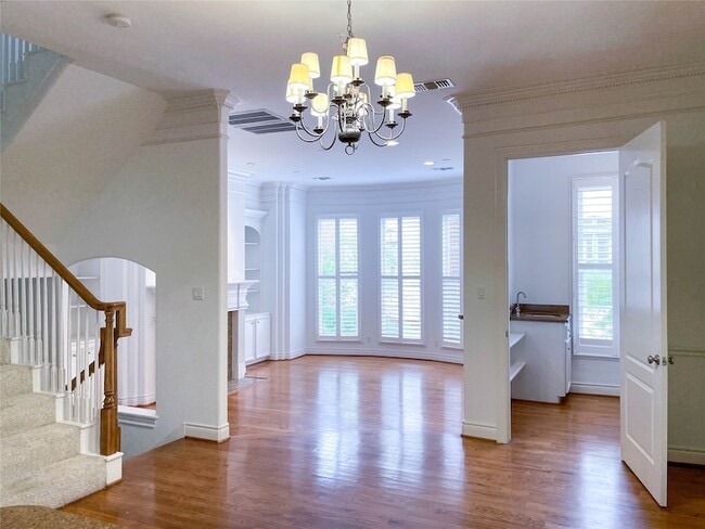 Photo - 1329 Hyde Park Blvd