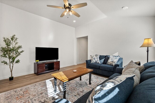 Photo - 2156 Langford Ave