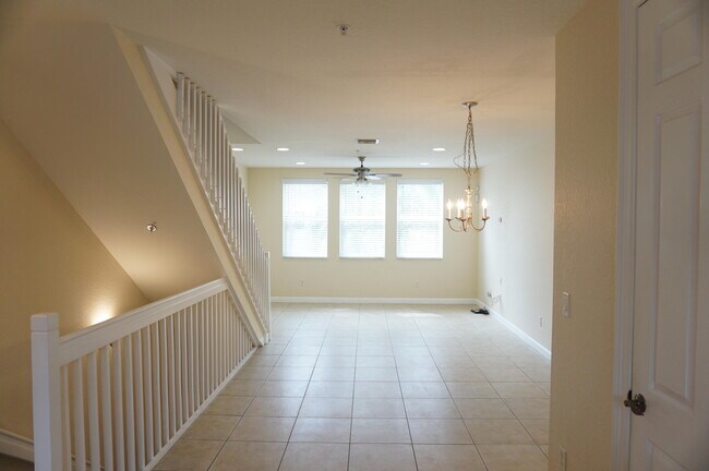 Photo - 883 Millbrae Ct