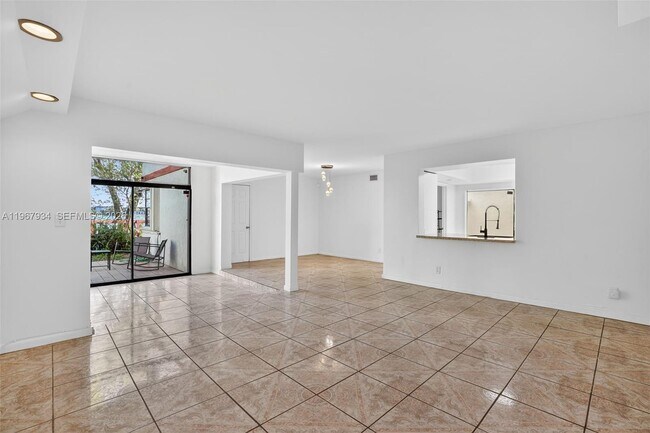 Photo - 347 Ives Dairy Rd Unit E347-04