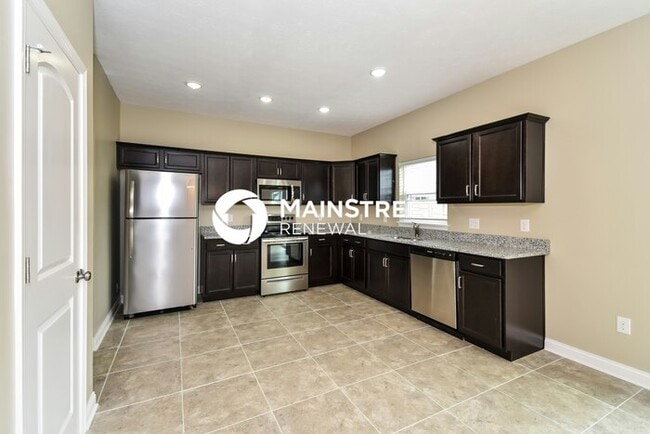Photo - 4 Bedroom Pet-Friendly Home in Louisville, KY with Main Street Renewal