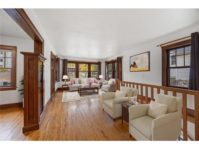 Photo - 210 Warwick St SE Unit 1