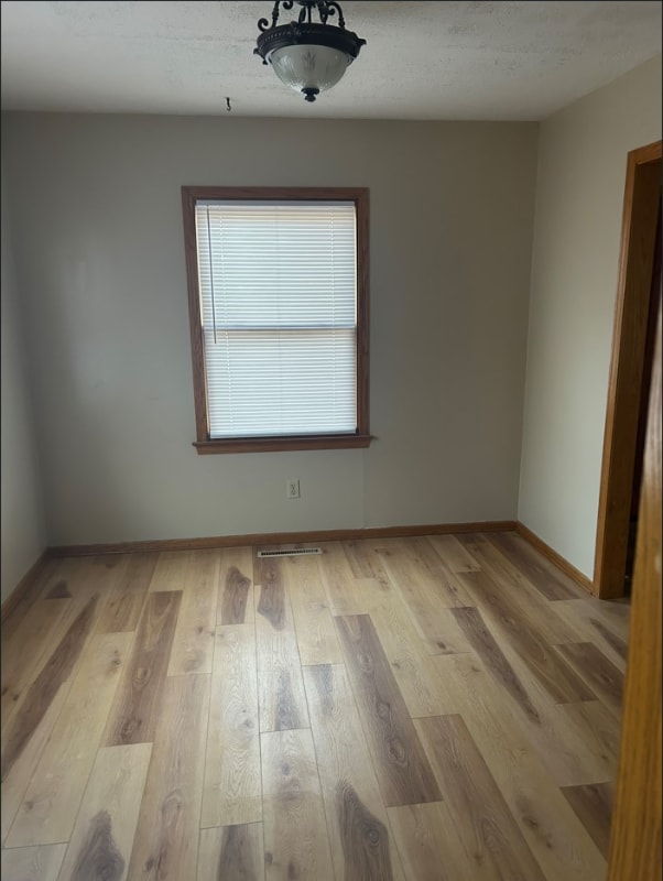 Photo - 561 N Knight St