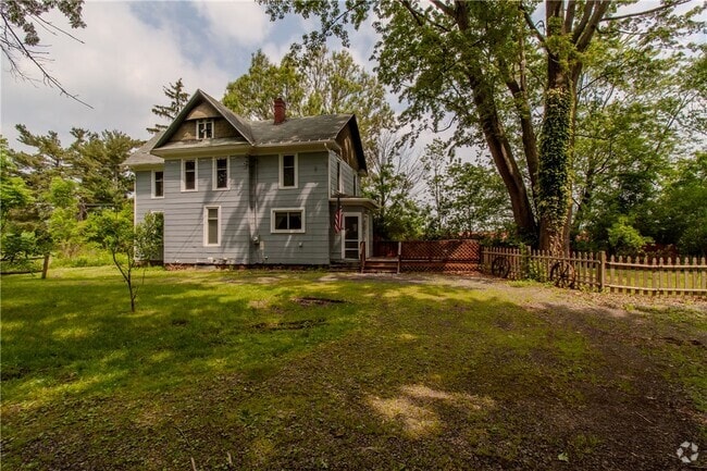Building Photo - 6248 Lakeside Rd Rental