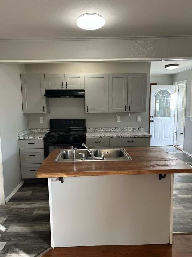 Photo - PRE-LEASING- AVAILABLE JULY 10TH - 3 Bedroom/2 Bathroom House
